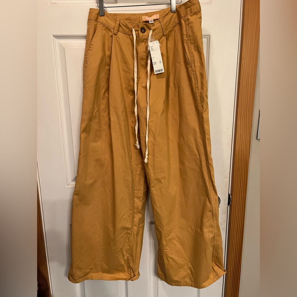 Urban outfitters wide legs pants - size 8. Brand new. Paid $89 plus tax.